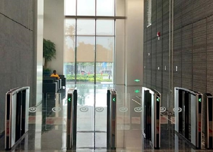 Giai-phap-cong-xoay-quang-giup-kiem-soat-loi-ra-vao-cua-khu-vuc